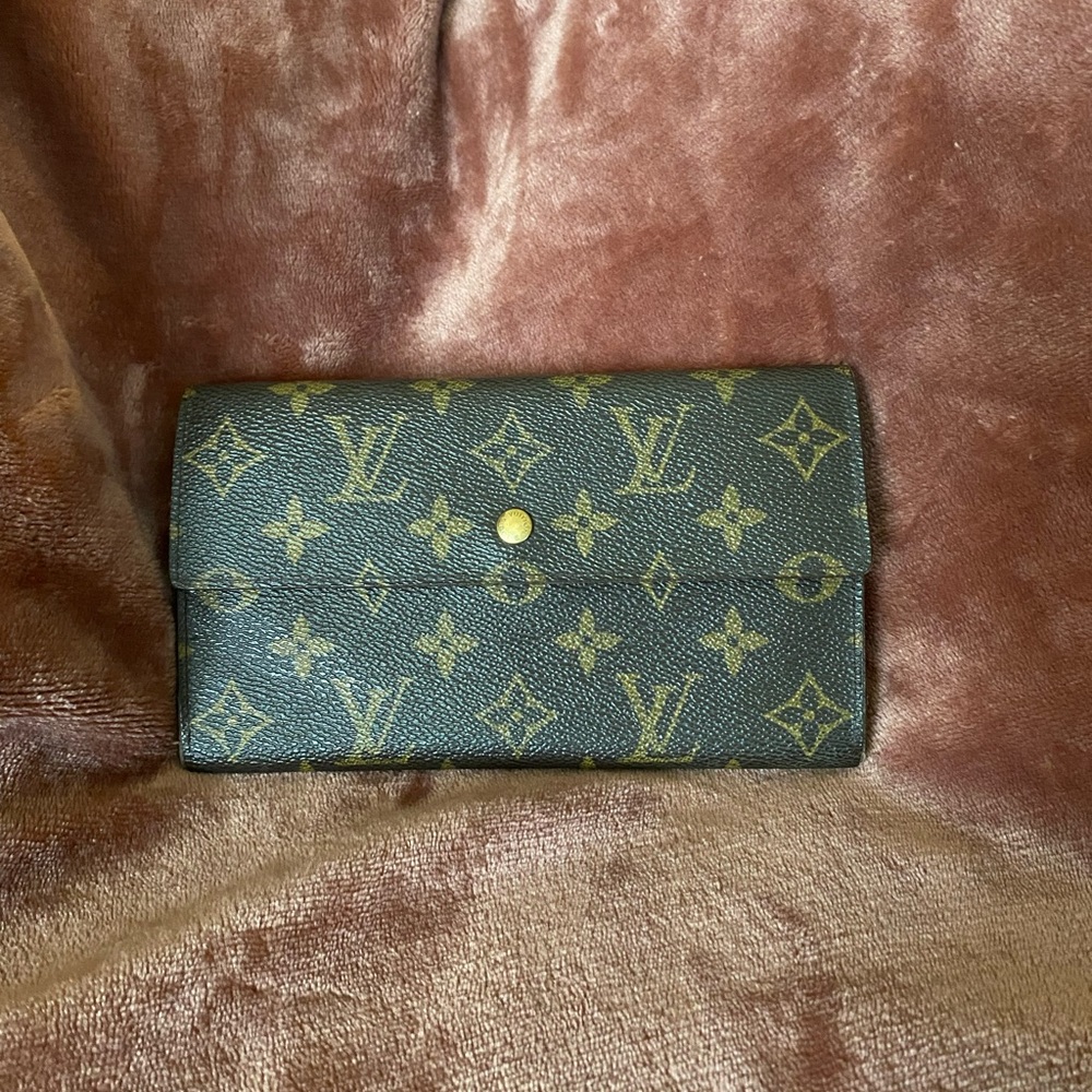 Louis Vuitton Monogram International Wallet